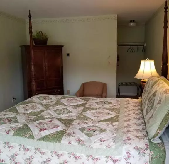 Hawk Mountain Bed & Breakfast