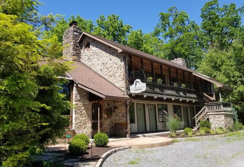 Hawk Mountain Bed & Breakfast