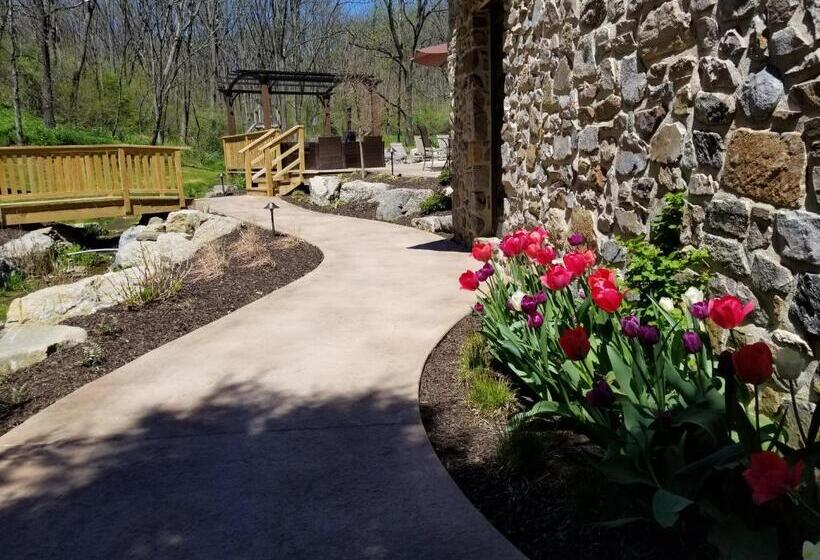 Hawk Mountain Bed & Breakfast