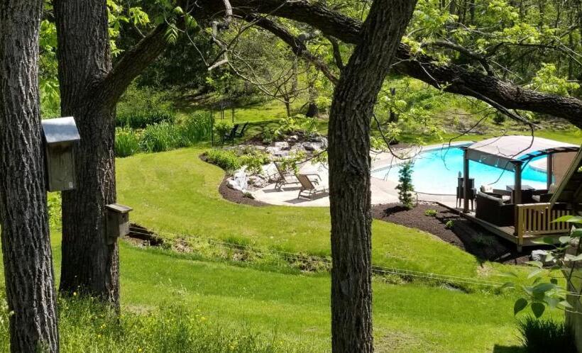 Hawk Mountain Bed & Breakfast