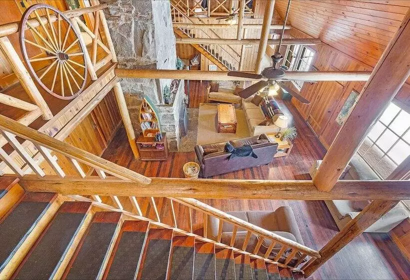 Hotelli Diamond Belle Guest Ranch