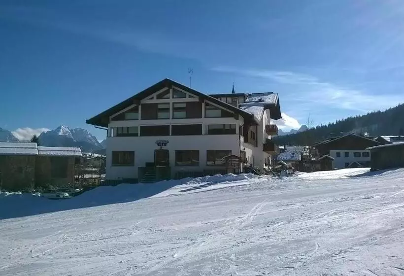 ホテル D La Varda Di Topran D Agata Paolo &c Sas