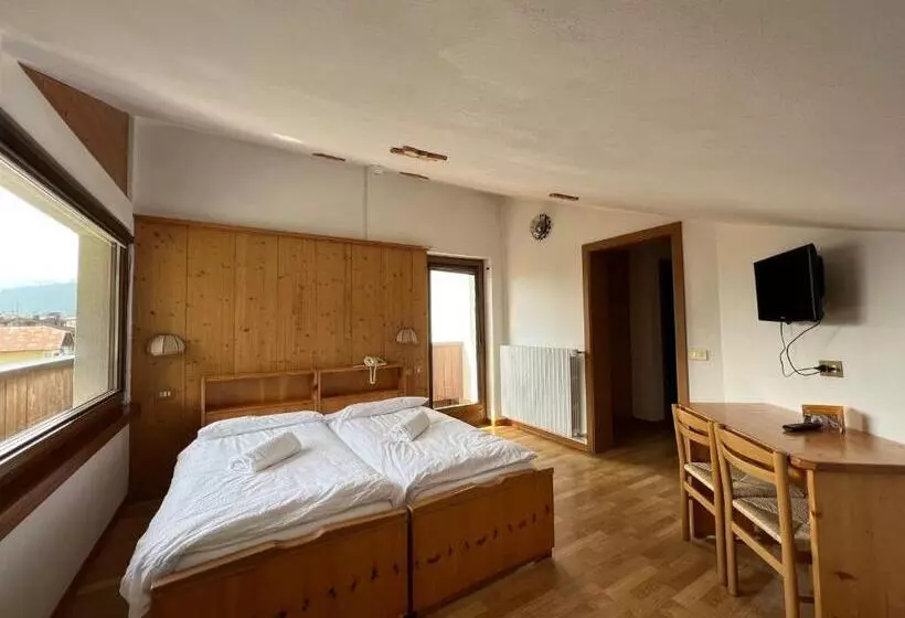 ホテル D La Varda Di Topran D Agata Paolo &c Sas