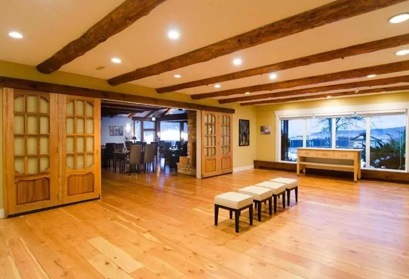 Hotelli Galiano Oceanfront Inn & Spa