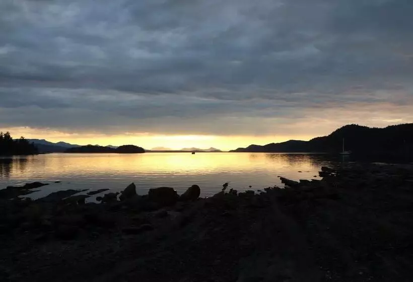 Hotelli Galiano Oceanfront Inn & Spa