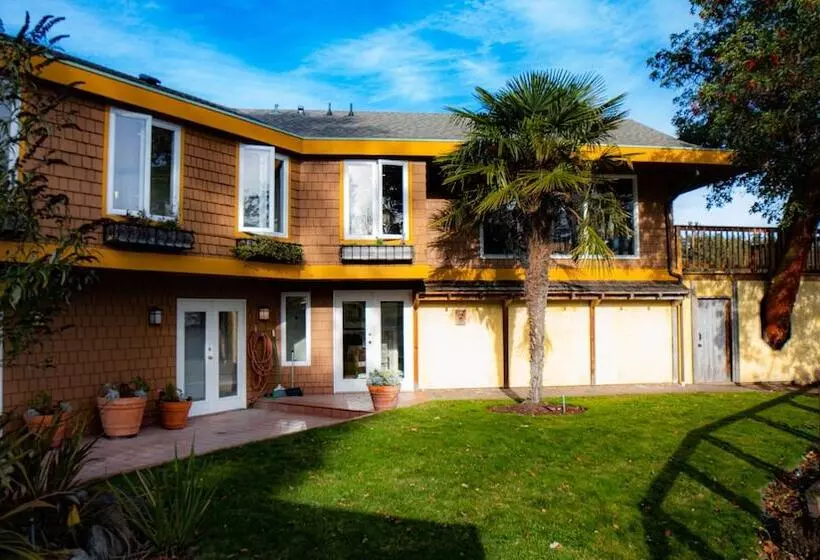 Hotelli Galiano Oceanfront Inn & Spa