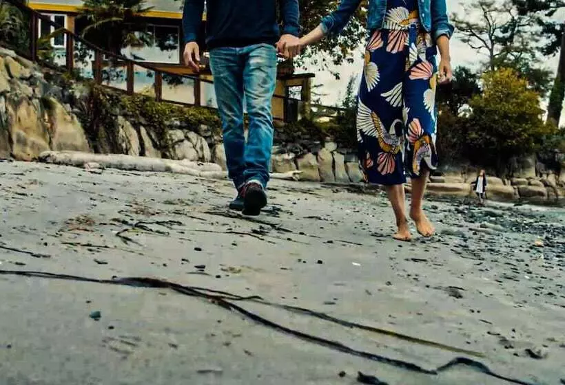 Hotelli Galiano Oceanfront Inn & Spa