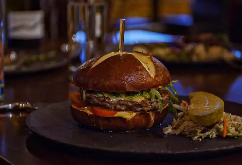 Hotelli Galiano Oceanfront Inn & Spa