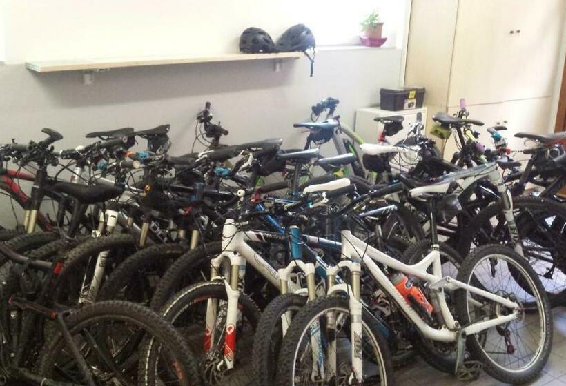 酒店 Garni Castel Ferari