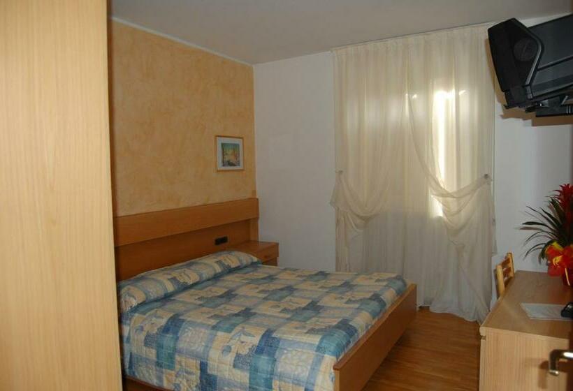 酒店 Garni Castel Ferari