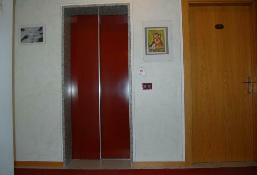 酒店 Garni Castel Ferari