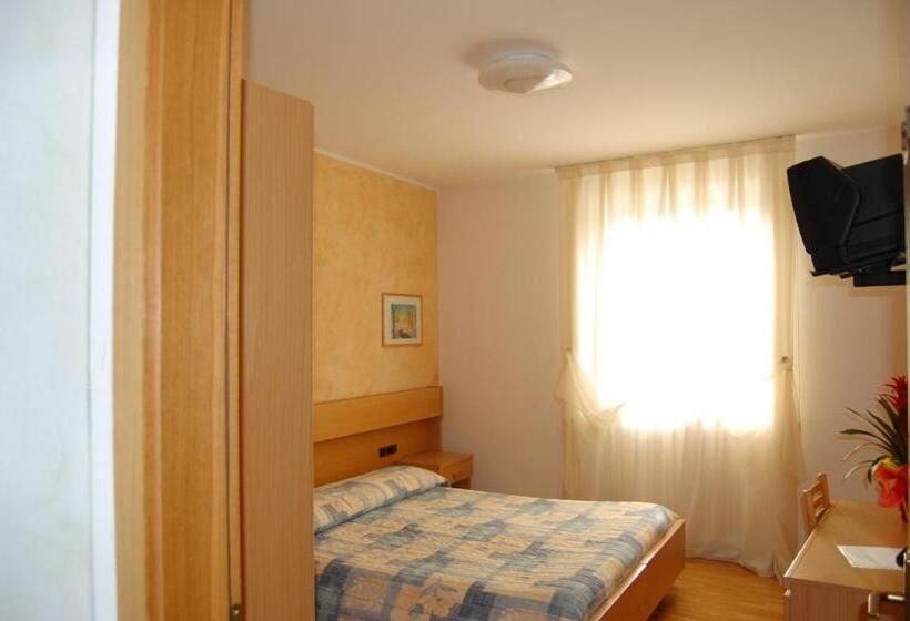 酒店 Garni Castel Ferari