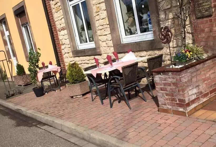 ホテル La Maison Ernenwein