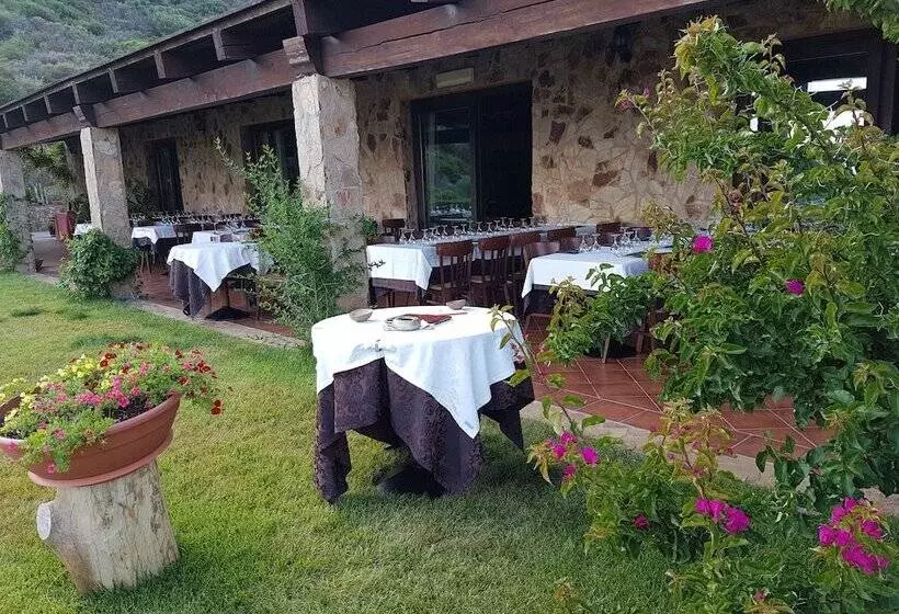 ホテル Sardus Pater