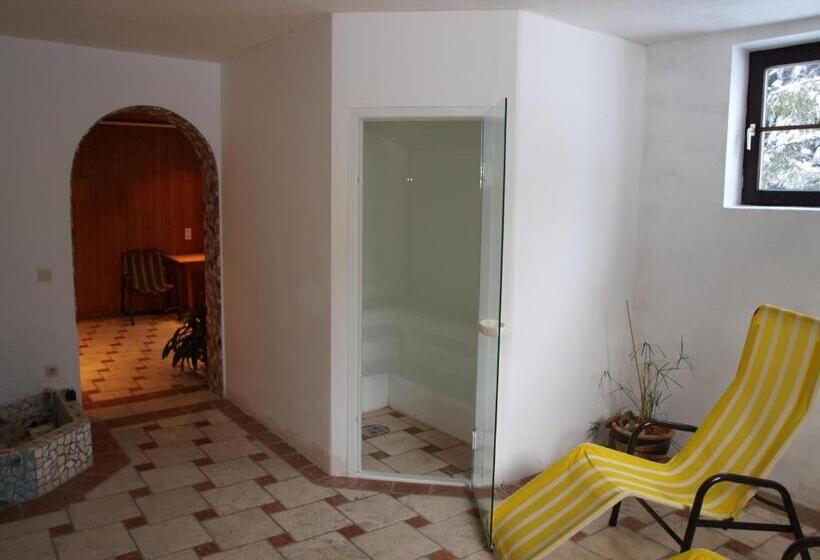 Отель Sportgasthof Lipp