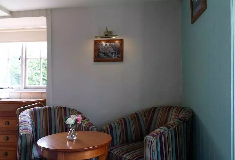 The Hollybush Inn And B&b