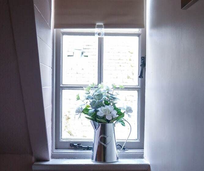 The Hollybush Inn And B&b