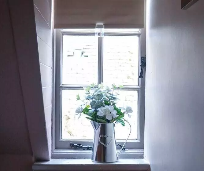 The Hollybush Inn And B&b