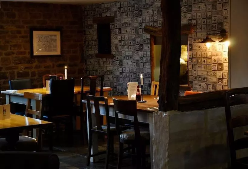 The Hollybush Inn And B&b