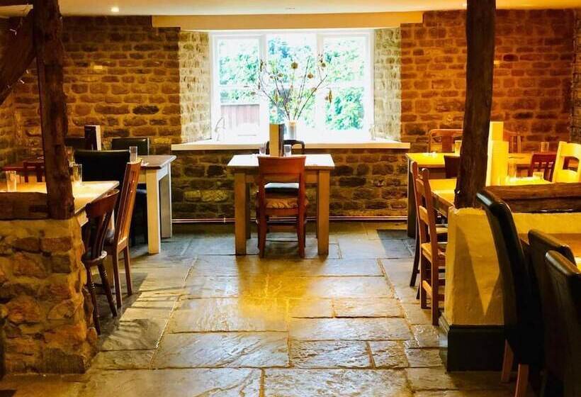 The Hollybush Inn And B&b