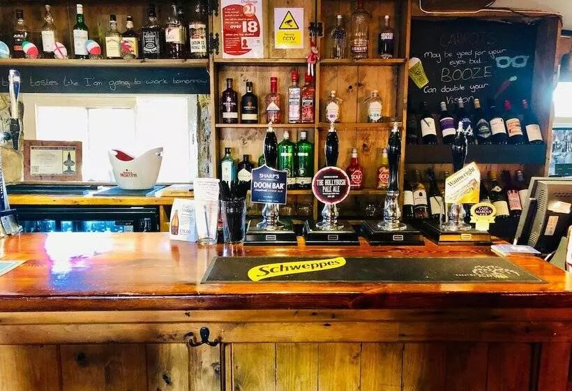 The Hollybush Inn And B&b