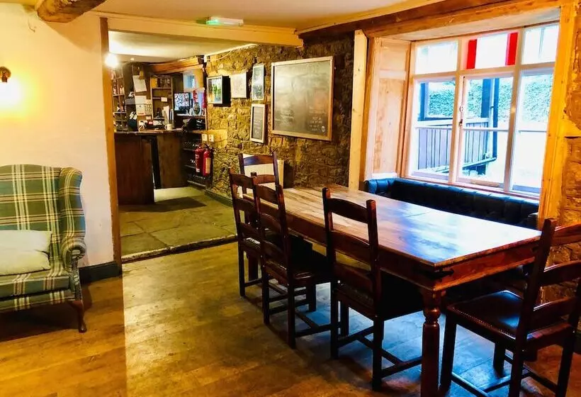 The Hollybush Inn And B&b