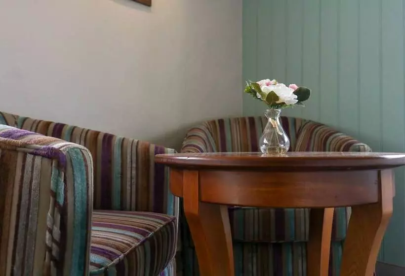 The Hollybush Inn And B&b