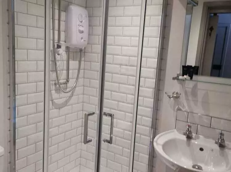 The Hollybush Inn And B&b