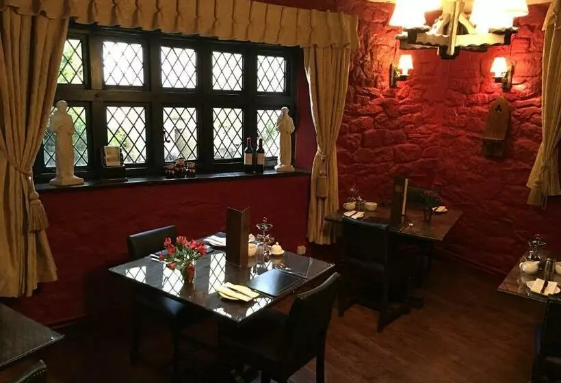 The Oxenham Arms Hotel Devon