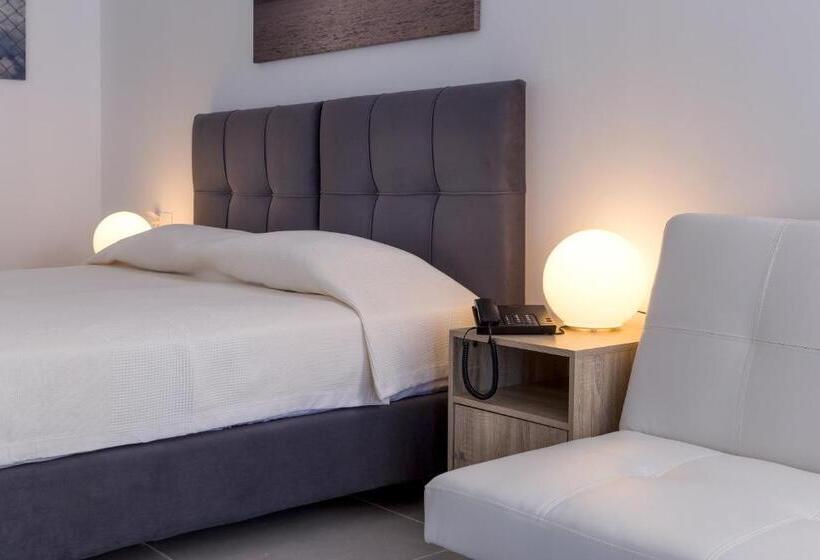 Cape Kanapitsa Hotel & Suites