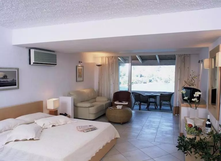 Cape Kanapitsa Hotel & Suites