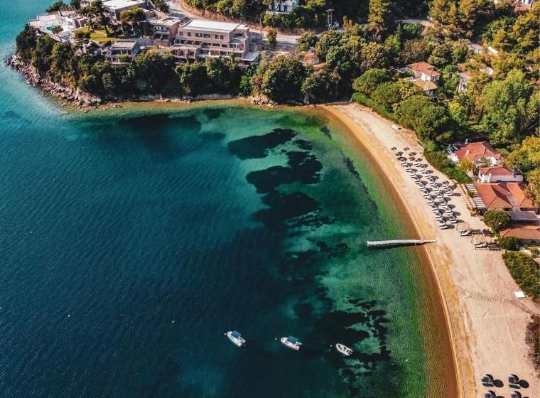 Cape Kanapitsa Hotel & Suites