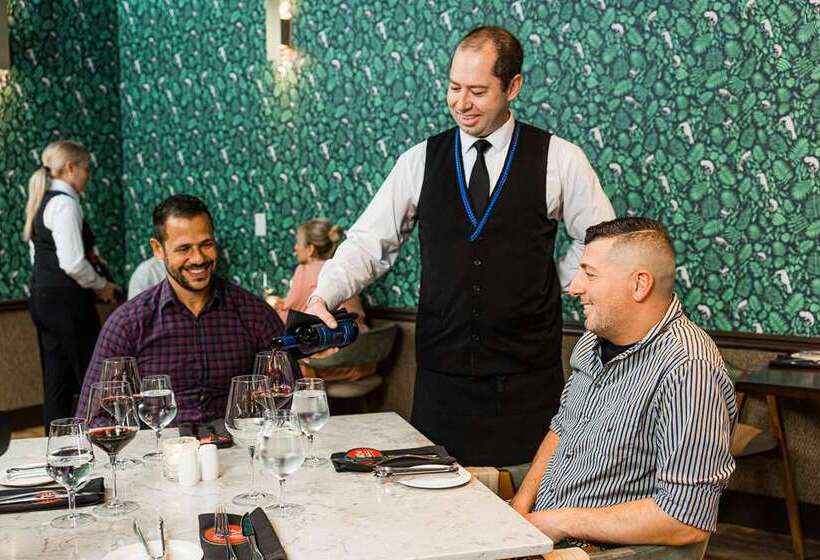 Hilton Niagara Falls/fallsview Hotel & Suites