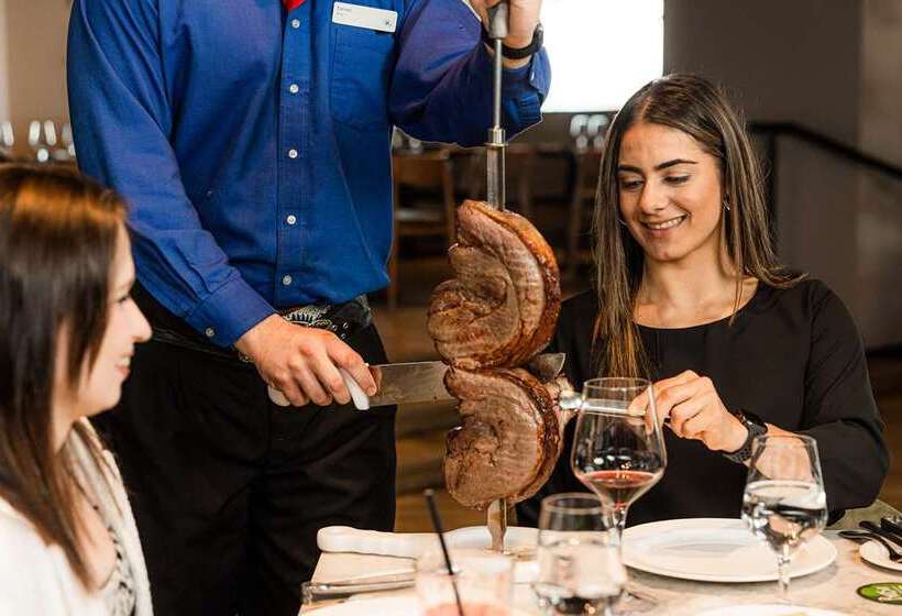 Hilton Niagara Falls/fallsview Hotel & Suites