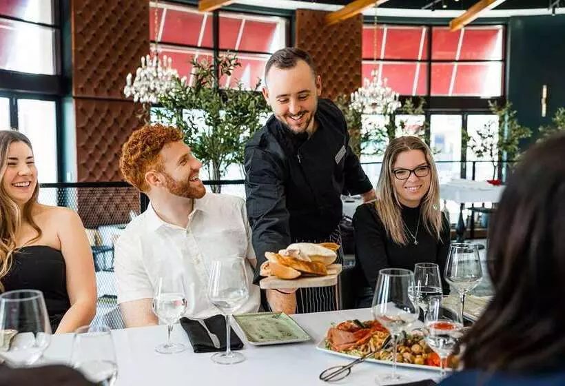 Hilton Niagara Falls/fallsview Hotel & Suites