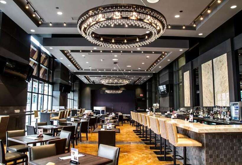 Hilton Niagara Falls/fallsview Hotel & Suites