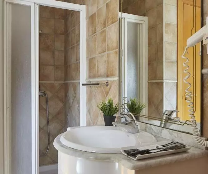 פונדק Leizarooms