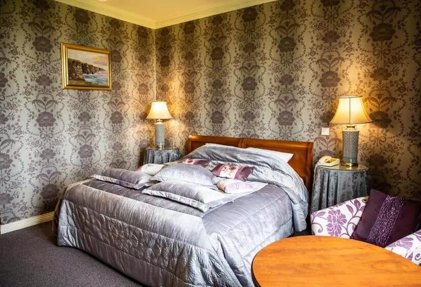 호텔 Ballinalacken Castle Country House