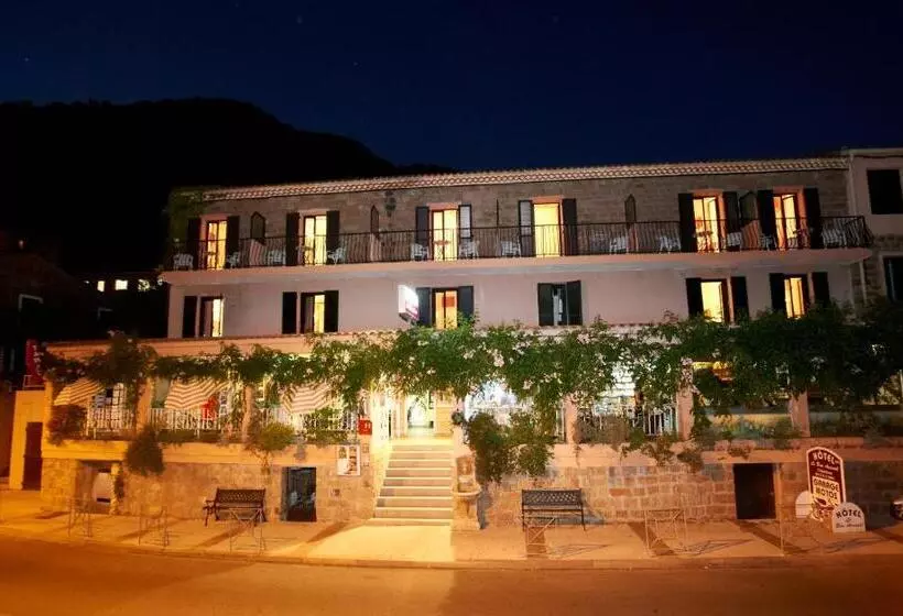 Отель Hôtel Le Bon Accueil