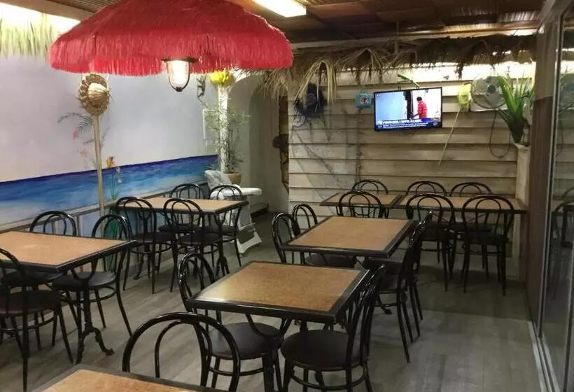 Отель Hôtel Le Bon Accueil