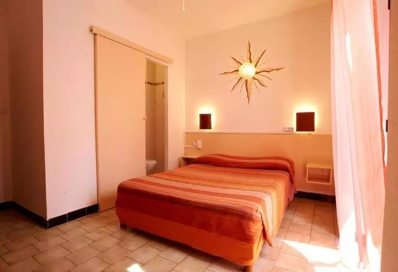 Отель Hôtel Le Bon Accueil