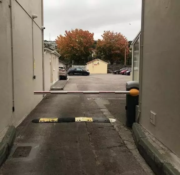 فندق Crawford House Scholarlee Living Apartments