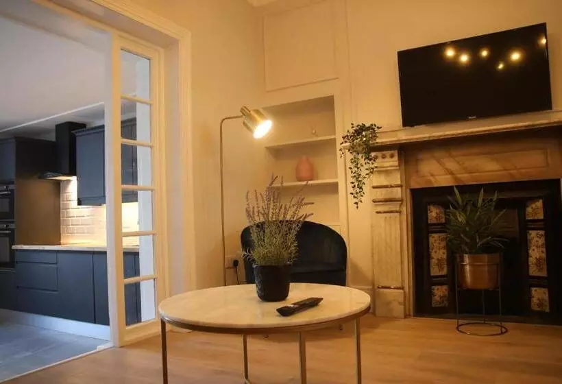 فندق Crawford House Scholarlee Living Apartments