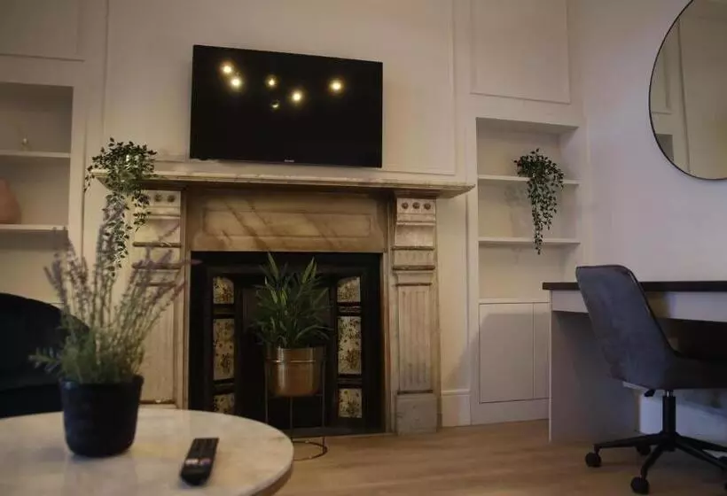 فندق Crawford House Scholarlee Living Apartments