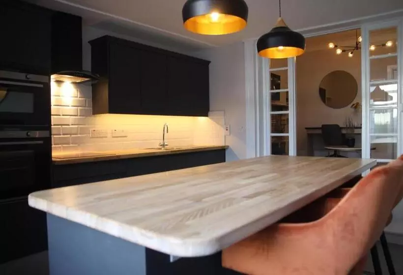 فندق Crawford House Scholarlee Living Apartments