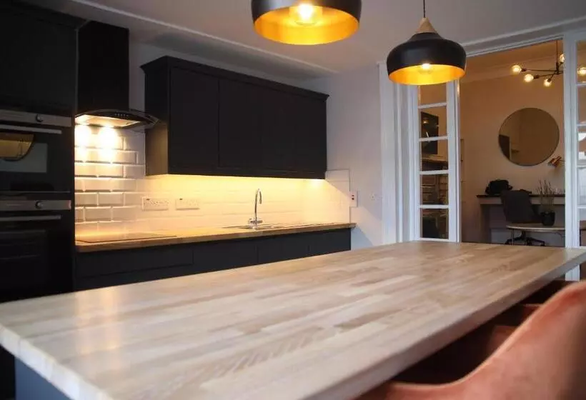 فندق Crawford House Scholarlee Living Apartments