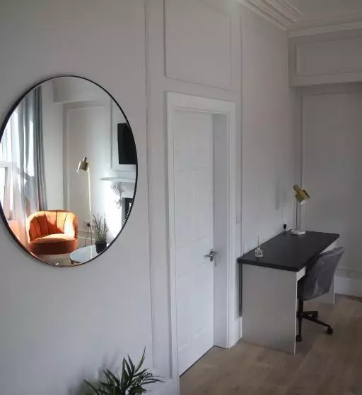 فندق Crawford House Scholarlee Living Apartments