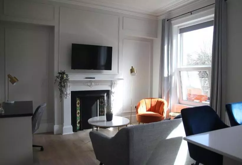 فندق Crawford House Scholarlee Living Apartments