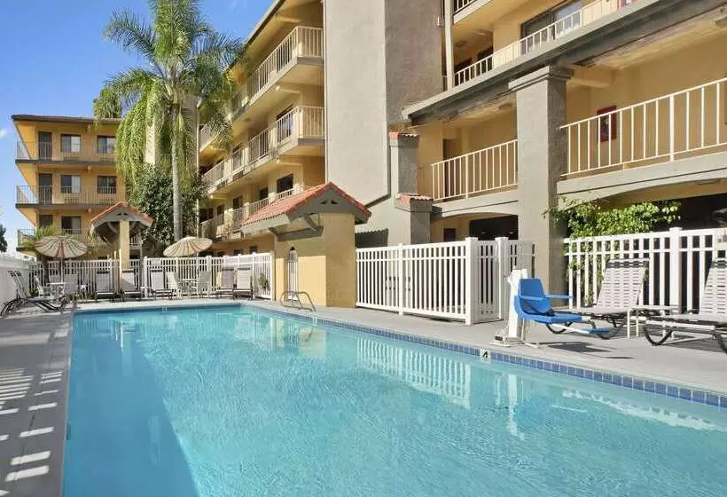 Отель Days Inn By Wyndham Buena Park