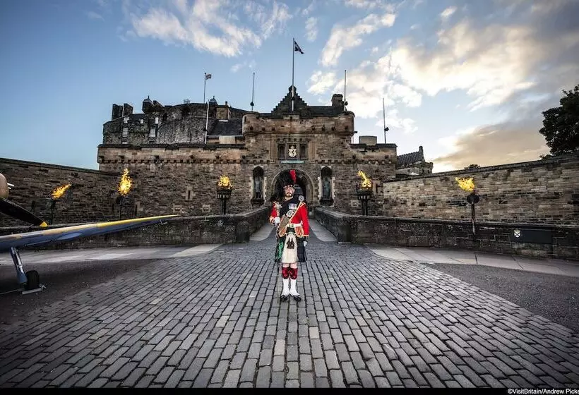 호텔 Holiday Inn Express Edinburgh Leith Waterfront, An Ihg